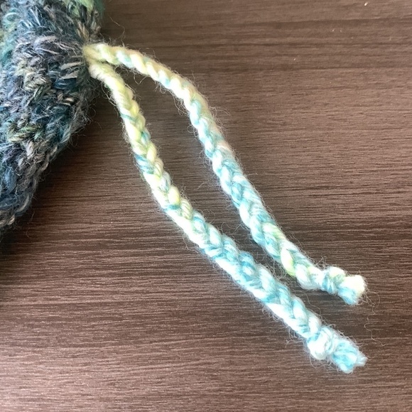 Knit Blue and Green Beanie Cap Hat - Picture 4 of 7